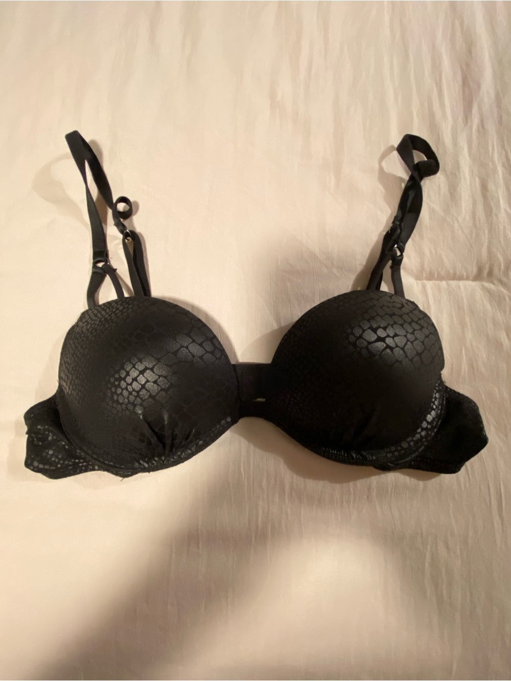 lei Black Push-Up Bra with Subtle Scale Texture